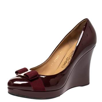 Pre Owned Salvatore Ferragamo Maroon Patent Vara Bow Wedge Pumps Size 40