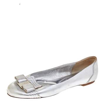Pre Owned Salvatore Ferragamo Silver Leather Vara Bow Ballet Flats 37.5