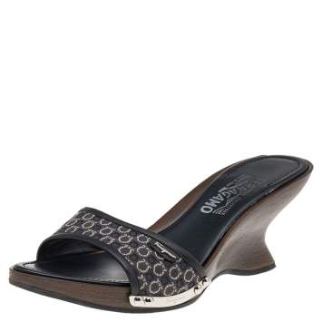 Pre Owned Salvatore Ferragamo Black Canvas And Leather Slide Sandals Size 39