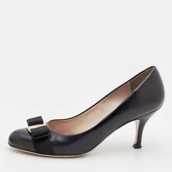Pre Owned Salvatore Ferragamo Black Leather Vara Bow Pumps Size 37.5