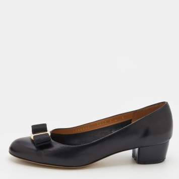 Pre Owned Salvatore Ferragamo Black Leather Vara Bow Pumps Size 36.5