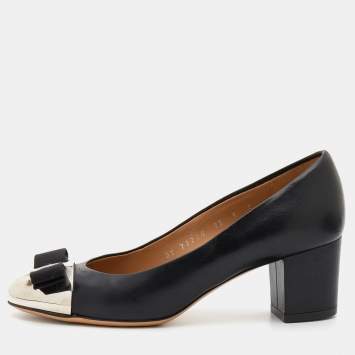 Pre Owned Salvatore Ferragamo Black Leather Vara Bow Pumps Size 35.5