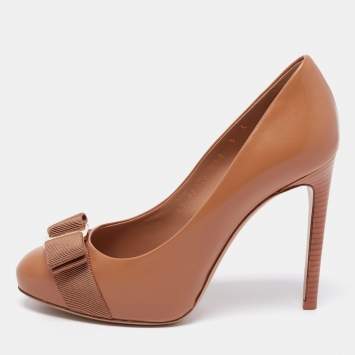 Pre Owned Salvatore Ferragamo Brown Leather Vara Bow Pumps Size 35.5