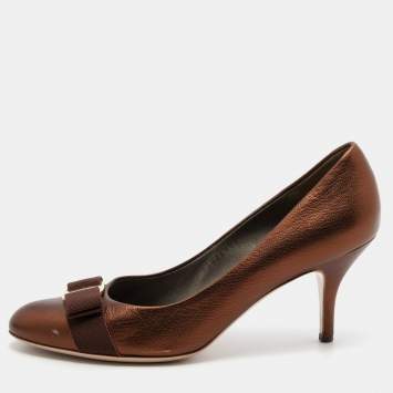 Pre Owned Salvatore Ferragamo Metallic Brown Leather Vara Bow Pumps Size 38.5