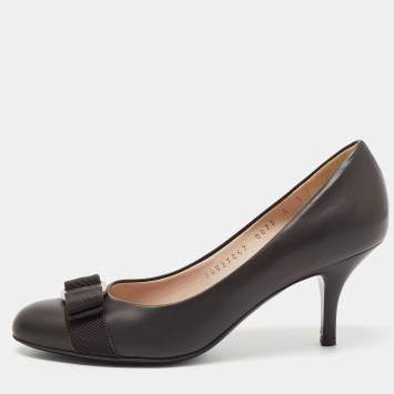 Pre Owned Salvatore Ferragamo Dark Brown Leather Vara Bow Round Toe Pumps Size 36.5