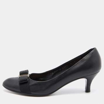 Pre Owned Salvatore Ferragamo Black Leather Vara Bow Pumps Size 39.5