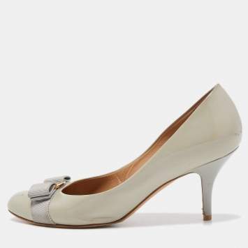 Pre Owned Salvatore Ferragamo Grey Patent Leather Vara Bow Pumps Size 39