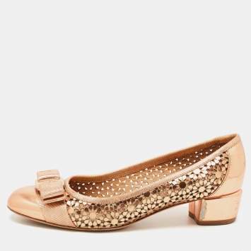 Pre Owned Salvatore Ferragamo Metallic Leather Laser Cut Vara Bow Pumps Size 36.5