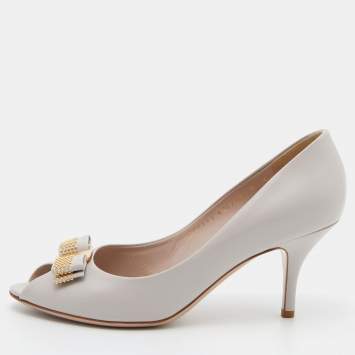 Pre Owned Salvatore Ferragamo Grey Leather Vara Bow Pumps Size 38.5