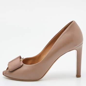 Pre Owned Salvatore Ferragamo Beige Leather Vara Bow Peep Toe Pumps Size 38.5