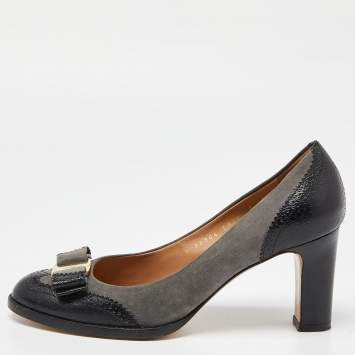 Pre Owned Salvatore Ferragamo Black/Grey Brogue Leather and Suede Vara Bow Pumps Size 38.5
