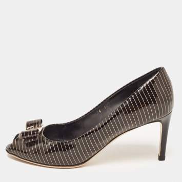 Pre Owned Salvatore Ferragamo Brown/Gold Patent Leather Vara Bow Pumps Size 39.5