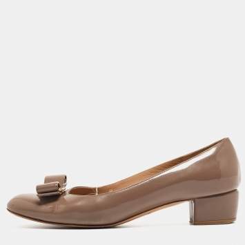 Pre Owned Salvatore Ferragamo Brown Patent Leather Vara Bow Pumps Size 37