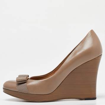 Pre Owned Salvatore Ferragamo Beige Leather Vara Bow Wedge Platform Pumps Size 38.5