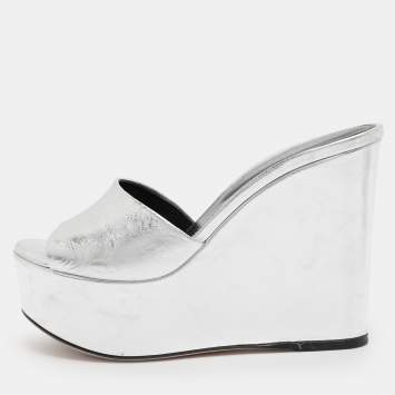 مملوكة مسبقًا Sergio Rossi Silver Patent Leather Lakeesha Wedge Sandals Size 35