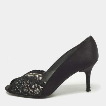Pre Owned Stuart Weitzman Chantelle Size 38.5 Black Lace and Satin Peep Toe Pumps