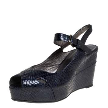 مملوكة مسبقًا Stuart Weitzman for Russell Bromley Blue Python Embossed Leather Wedge Platform Sandals Size 39.5
