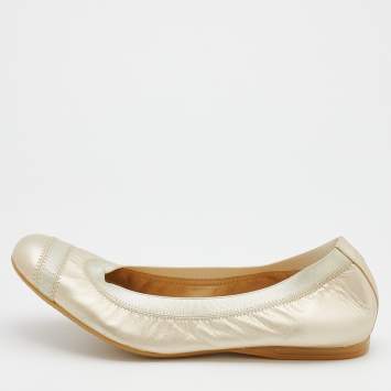 Pre Owned Stuart Weitzman Metallic Beige Leather and Elastic Trim Giveable Ballet Flats Size 39