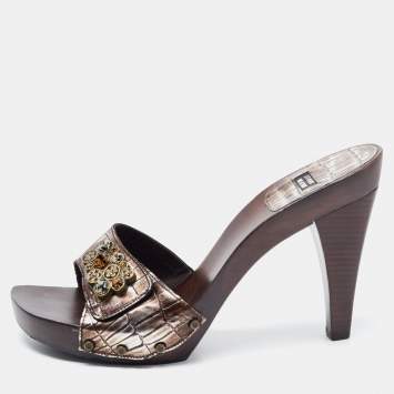 Pre Owned Stuart Weitzman Two Tone Croc Embossed Leather Slides Size 40.5