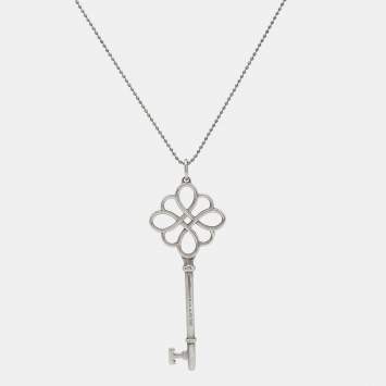 مملوكة مسبقًا Tiffany & Co. Tiffany Key Knot Motif Sterling Silver Pendant Necklace