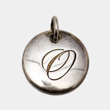 Pre Owned Tiffany & Co. Tiffany Notes Alphabetical Letter O Sterling Silver Charm Pendant