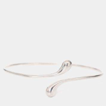 مملوكة مسبقًا Tiffany & Co. Elsa Peretti Sterling Silver Elongated Teardrop Bangle