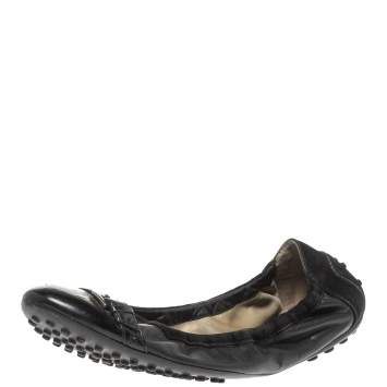 Pre Owned Tod's Black Leather, Patent And Suede Trim Cap Toe Buckle Scrunch Ballet Flats Size 38