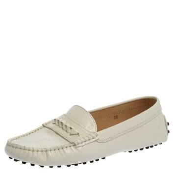 ممل�وكة مسبقًا Tod’s White Patent Leather Penny Loafers Size 39