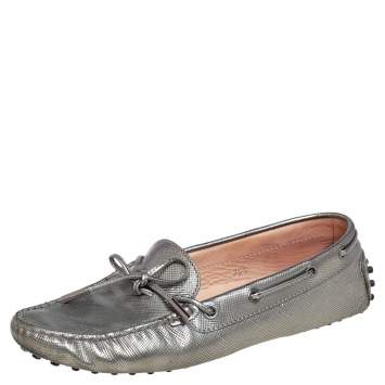 Pre Owned Tod's Silver Leather  Slip On Bow Loafers Size 38.5