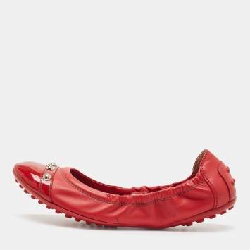 Pre Owned Tod's Red Leather and Patent Studs Detail Scrunch Ballet Flats Size 37