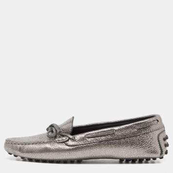 Pre Owned Tod's Metallic Silver Foil Leather Gommino Bow Slip On Loafers Size 36.5
