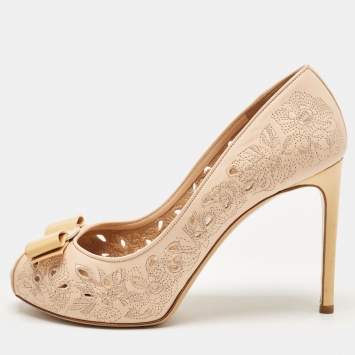 Pre Owned Salvatore Ferragamo Beige Leather Vara Bow Peep Toe Pumps Size 37.5