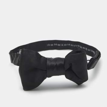 مملوكة مسبقًا Tom Ford Black Satin Bow Tie 