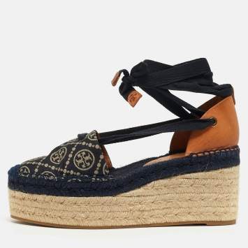 مملوكة مسبقًا Tory Burch Size 38 Navy Blue/Beige T Monogram Canvas Espadrille Wedge Sandals