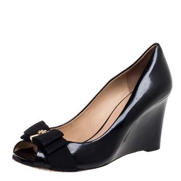 Pre Owned Tory Burch Black Patent Leather Bow Peep Toe Wedge Pumps Size 38