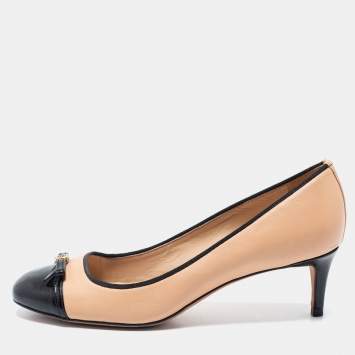 Pre Owned Tory Burch Light Peach/Black Leather and Patent Bow Cap-Toe Pumps Size 40
