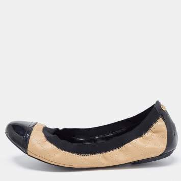 Pre Owned Tory Burch Beige/Black Patent and Leather Quilted Detail Scrunch Ballet Flats Size 38.5