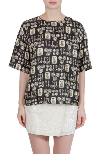 Pre Owned Dolce & Gabbana Black and Beige Dice Key Printed Silk Short Sleeve Top M 