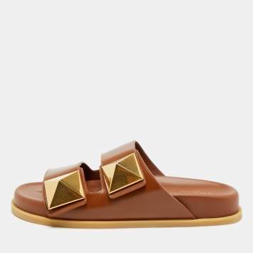 مملوكة مسبقًا صندل سلايد فالنتينو مزين بمسمار واحد جلد بني مقاس 39