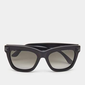 Pre Owned Valentino Black Matte Rockstud Wayfarer Sunglasses