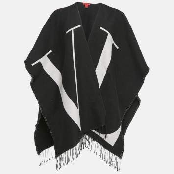 مملوكة مسبقًا Valentino Black Logo Intarsia Wool Knit Tasseled Poncho One Size