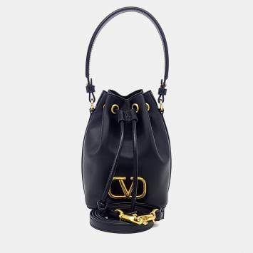 مملوكة مسبقًا Valentino Black Leather V-Logo Signature Bucket Bag