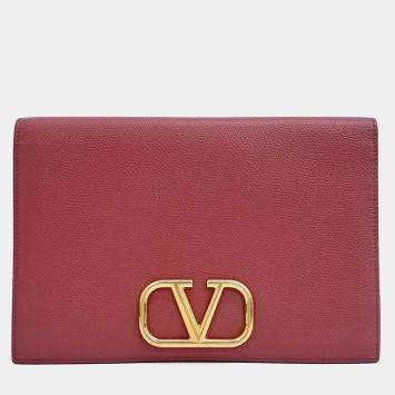 مملوكة مسبقًا Valentino Red Leather V-ring clutch