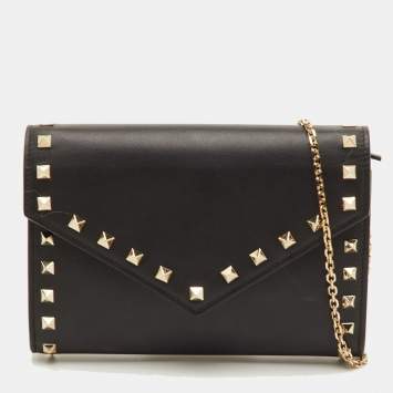 مملوكة مسبقًا Valentino Rockstud Black Leather Envelope Flap Chain Clutch