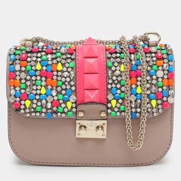 مملوكة مسبقًا حقيبة فالنتينو جلد بيج مرصعة بالكريستال صغيرة بحزام كتف قفل غلام روكستد