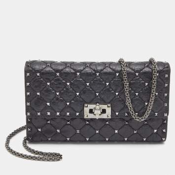 Pre Owned Valentino Black Quilted Crinkled Leather Rockstud Spike Chain Clutch 