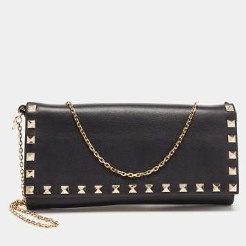 مملوكة مسبقًا Valentino Black Leather Rockstud Wallet on Chain