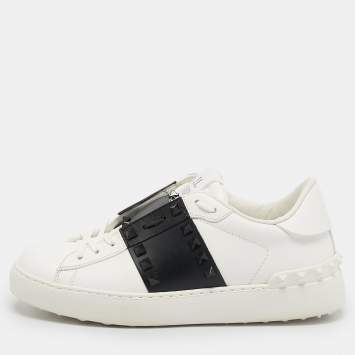 مملوكة مسبقًا Valentino White/Black Leather Rockstud Low Top Sneakers Size 36.5
