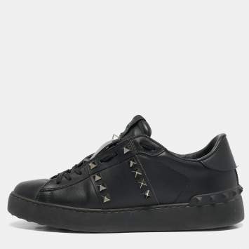مملوكة مسبقًا Valentino Black Leather Rockstud Low Top Sneakers Size 37