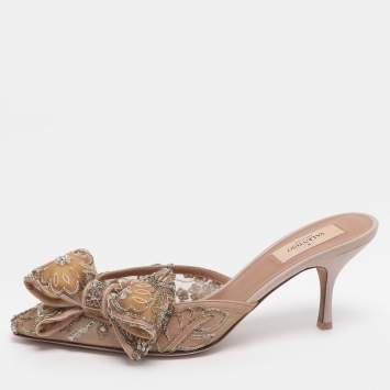 مملوكة مسبقًا حذاء ميول فالتنينو شبك بيج مزخرف بانحناء مقاس 39